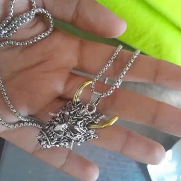 Samurai Mask Pendant - Picture 7 of 8